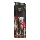 American Staffordshire by Fireplace Christmas Thermosbecher (Nach rechts gedreht)