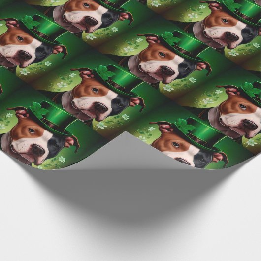 American Staffordshire dog am St. Patrick's Day Geschenkpapier (Ecke)