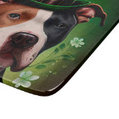 American Staffordshire dog am St. Patrick's Day Schneidebrett (Ecke)