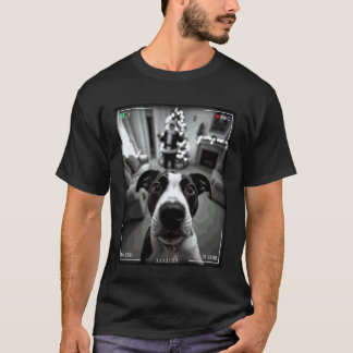 American Staffordshire Terrier erwischt Weihnachts T-Shirt
