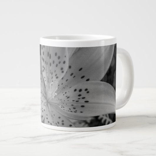 American Tiger Lily Jumbo-Tasse (Vorderseite Rechts)