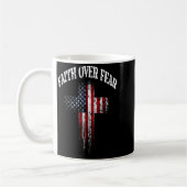 American Usa Flag Christian Cross Faith Over Fear  Kaffeetasse (Links)