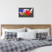 American Welsh Flags Map Leinwanddruck (Insitu (Schlafzimmer))