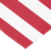 Americana Red And White Stripes Patriotic Tischdecke (Schrägansicht)