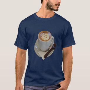 Americano-Kaffee mit Tulip-Design und Schokolade s T-Shirt