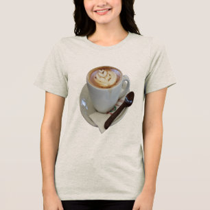 Americano Kaffee mit Tulpendesign und Schokolade Tri-Blend Shirt