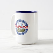 Amerika: Angetrieben durch Freiheit - Kaffee-Tasse Zweifarbige Tasse (Vorderseite Links)