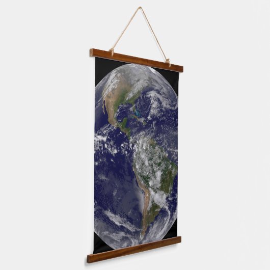 Amerika auf Erden. Wandteppich Mit Holzrahmen (Gewinkelt)
