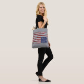 Amerika in Not - Aufwärtsflagge Tasche (Am Model)