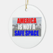 Amerika ist kein sicherer Ort Keramik Ornament (Links)