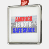 Amerika ist kein sicherer Ort Ornament Aus Metall (Links)