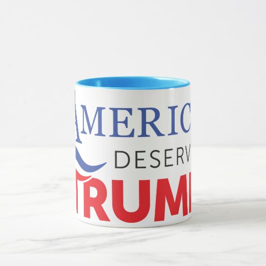 Amerika verdient Trumpf - Leistungs-Tasse Tasse (Zentrum)