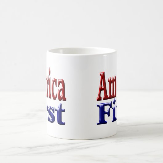 Amerika zuerst mit rotem und blauem Halbtext Kaffeetasse (Mittel)