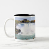 Amerikaner fällt bei Niagara Falls Zweifarbige Tasse (Links)