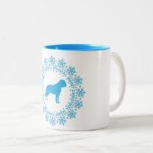 Amerikanische Bulldoggen-frohe Zweifarbige Tasse (VorderseiteRechts)