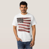 Amerikanische Fahne auf Holztextur gestrichen T-Shirt (Vorne ganz)