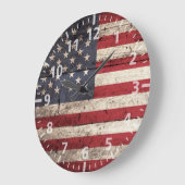 Amerikanische Flagge auf altem hölzernem Korn Große Wanduhr (Winkel)