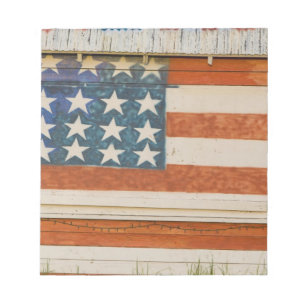 Amerikanische Flagge auf Feuerwerksstand in der Nä Notizblock