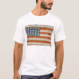 Amerikanische Flagge auf Feuerwerksstand in der Nä T-Shirt