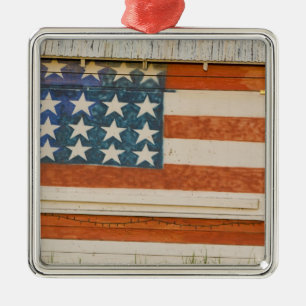 Amerikanische Flagge auf Feuerwerkstand in der Näh Ornament Aus Metall