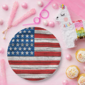 Amerikanische Flagge auf gewittertem Holzplanmuste Pappteller (Party)