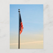 Amerikanische Flagge durch Morgenröte Postkarte (Vorderseite)