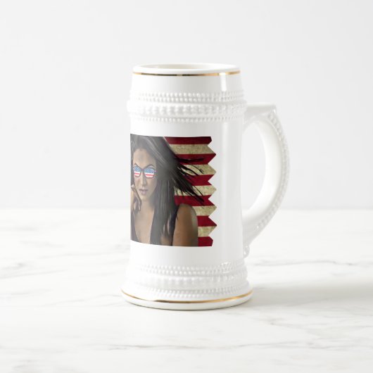 Amerikanische Flagge erschüttert Bierglas (VorderseiteRechts)
