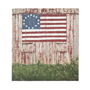 Amerikanische Flagge gemalt auf Scheune Notizblock