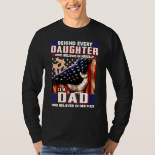 Amerikanische Flagge hinter jeder Tochter ist ein  T-Shirt