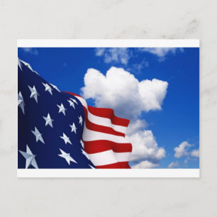 Amerikanische Flagge in blauem Himmel Postkarte