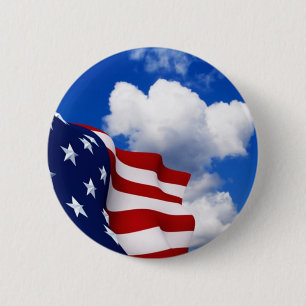 Amerikanische Flagge in den blauen Himmeln Button
