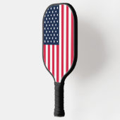 Amerikanische Flagge mit 50 Sternen: US Flagge mit Pickleball Schläger (Links)