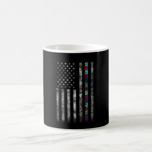 Amerikanische Flagge mit Autismus-Puzzle-Muster Kaffeetasse
