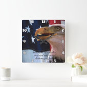 Amerikanische Flagge mit Bald-Adler Quadratische Wanduhr (Zuhause)