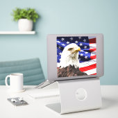 Amerikanische Flagge mit Bald Eagle Aufkleber (Laptop auf Schreibtisch)