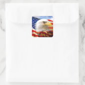 Amerikanische Flagge mit Bald Eagle Quadratischer Aufkleber (Tasche)