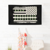 Amerikanische Flagge mit Kleeblättern für St Patri Banner (Insitu)