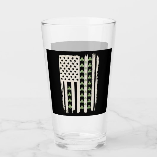 Amerikanische Flagge mit Kleeblättern für St Patri Glas (Vorderseite)