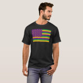 Amerikanische Flagge mit Mardi Gras Colors T-Shirt (Vorne ganz)