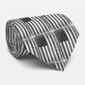 Amerikanische Flagge mit schwarzem und weißem Hint Krawatte (Gerollt)