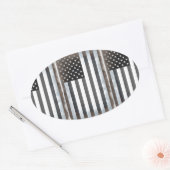 Amerikanische Flagge mit schwarzem und weißem Hint Ovaler Aufkleber (Umschlag)