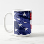 Amerikanische Flagge mit sitzender Bull-Tasse Kaffeetasse (Links)