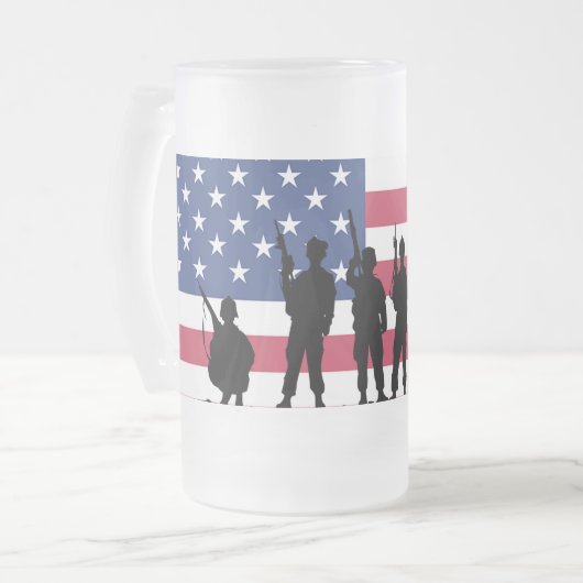 Amerikanische Flagge mit Soldaten-Silhouette Mattglas Bierglas (Vorderseite Links)