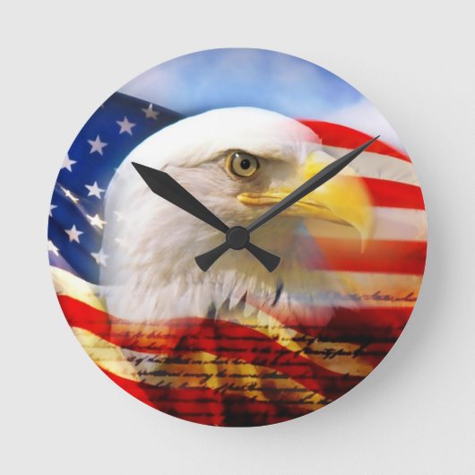 Amerikanische Flagge mit Weißkopfseeadler Runde Wanduhr (Vorderseite)