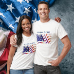 Amerikanische Flagge Patriot, Wir Menschen T-Shirt<br><div class="desc">American Flag Patriot,  We The People T - Shirt. Ein komfortabler,  lässiger und lockerer,  schwerer T - Shirt. Entworfen mit einer amerikanischen Flagge auf einem weißen Hintergrund und Text: Wir Das Volk. Gut als Geschenk oder für jede Zeit.</div>