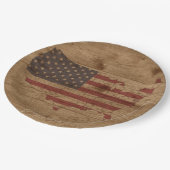 Amerikanische Flagge über rustikales Holz | USA Pa Pappteller (Schrägansicht)
