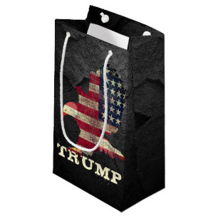 Amerikanische Flagge und Adler Trump auf schwarzem Kleine Geschenktüte
