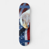 Amerikanische Flagge und Bald-Adler Skateboard (Vorderseite)