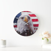 Amerikanische Flagge und Bald Eagle Patriotic Große Wanduhr (Zuhause)