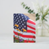 Amerikanische Flagge und Blume Postkarte (Stehend Vorderseite)